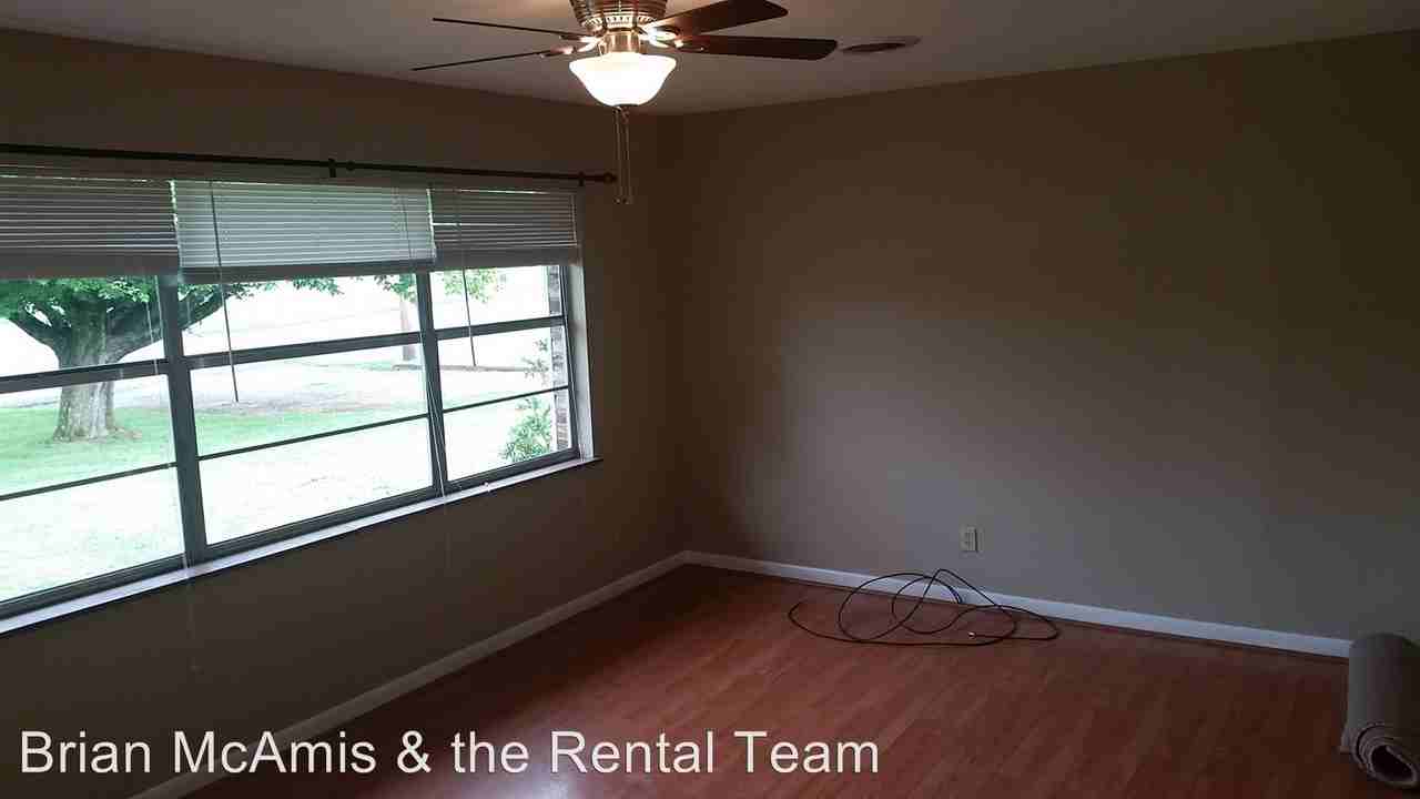 1202 Sun Valley Dr - Photo 2 of 9