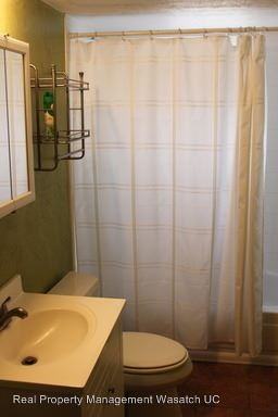 873 / 875 E 560 N - Photo 2 of 7