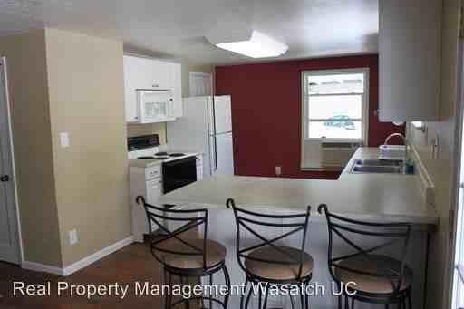 873 / 875 E 560 N - Photo 3 of 7