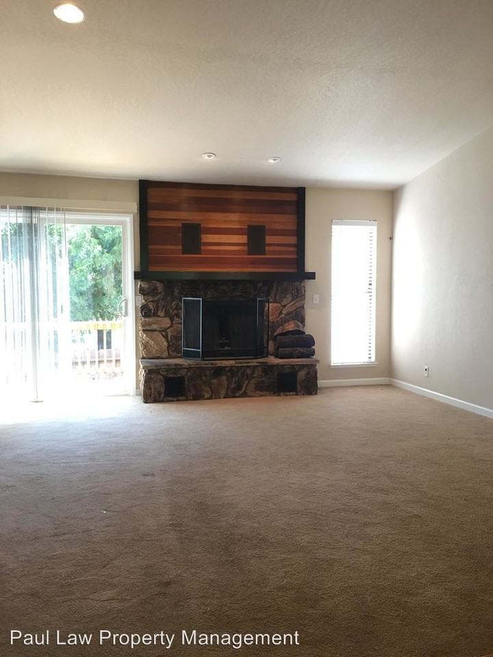 577 Blight Rd - Photo 3 of 9