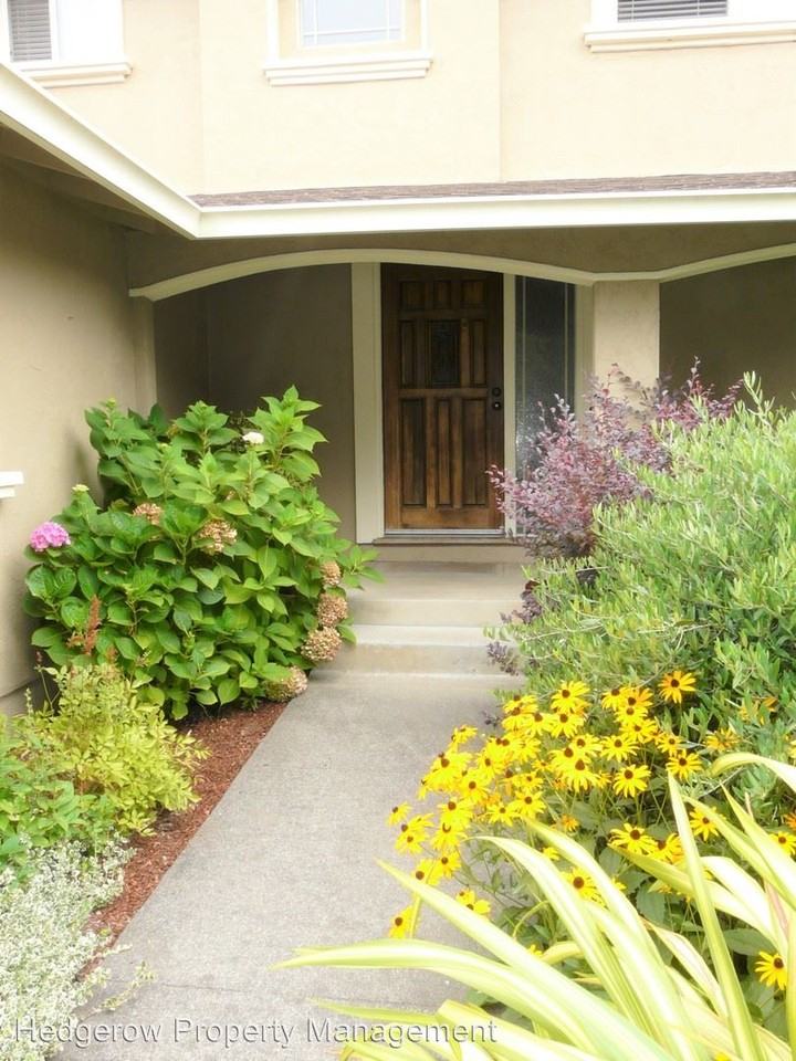 2992 Alderwood Ct - Photo 2 of 17