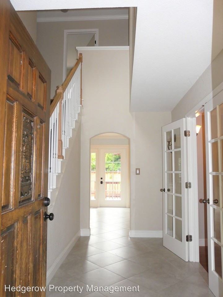 2992 Alderwood Ct - Photo 3 of 17