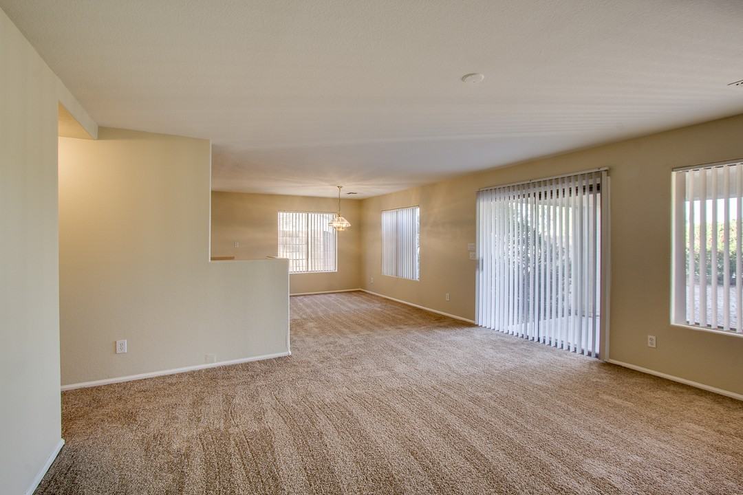 2406 N 109th Ave - Photo 3 of 30