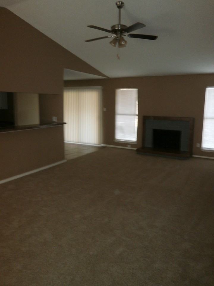 7921 Rockdale Rd - Photo 3 of 10