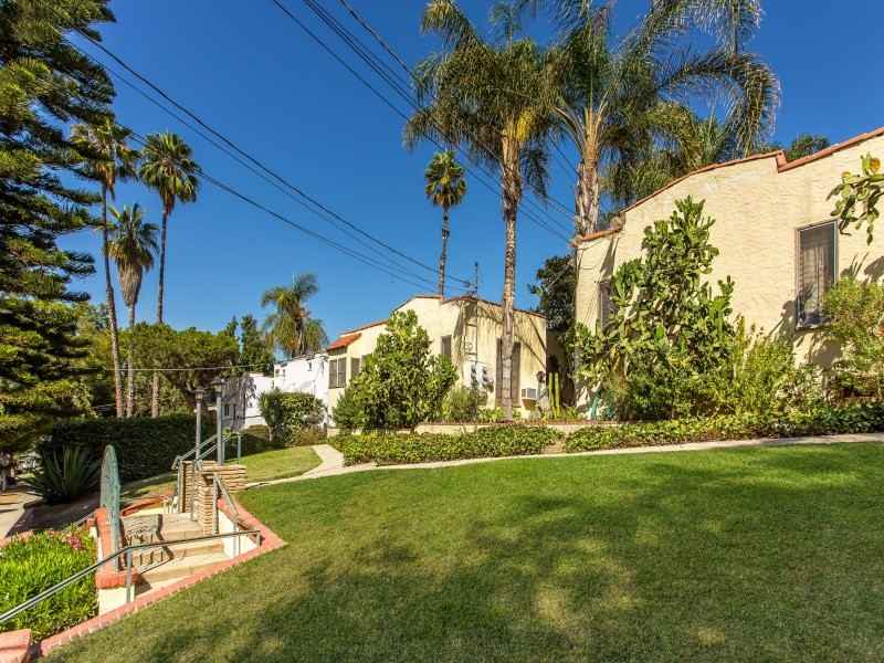 1392 1/2 Edgecliffe Dr - Photo 2 of 30