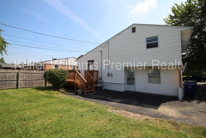 639 Glenmoor Dr - Photo 3 of 12