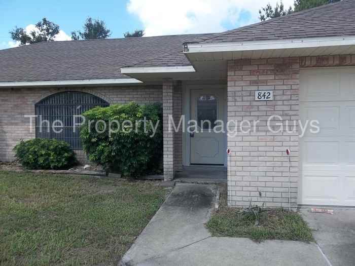 842 Leeward Dr - Photo 2 of 12