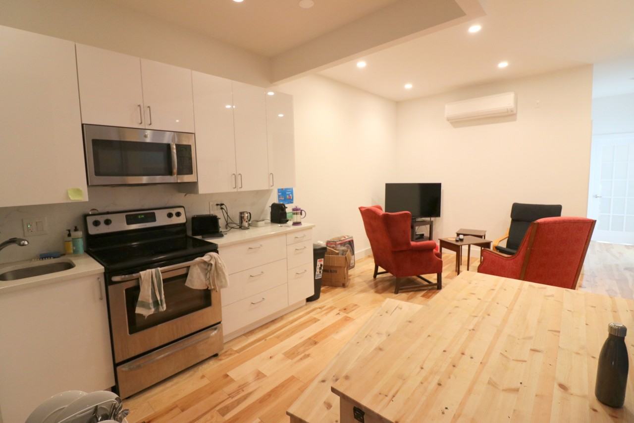 217 North Henry Street - Photo 2 of 12