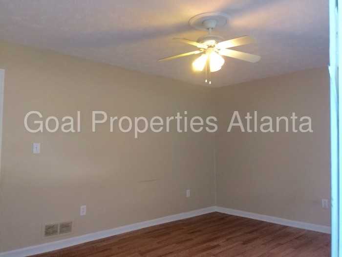 1811 Wendell Way - Photo 3 of 20