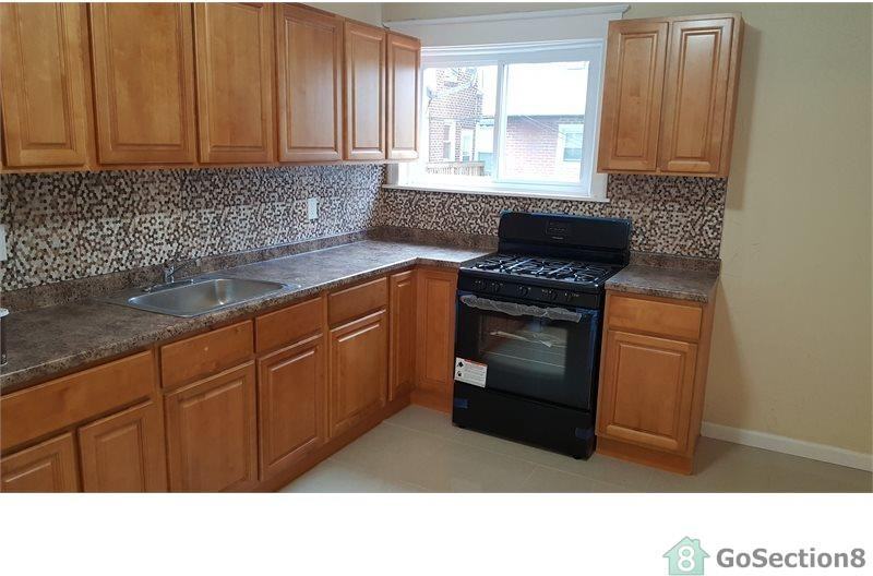 5219 Horrocks St - Photo 3 of 9