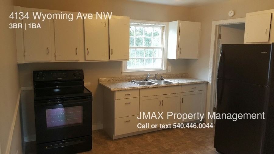 4134 Wyoming Ave NW - Photo 3 of 6