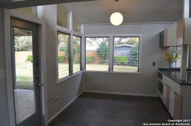 303 Rilla Vista Drive - Photo 3 of 10
