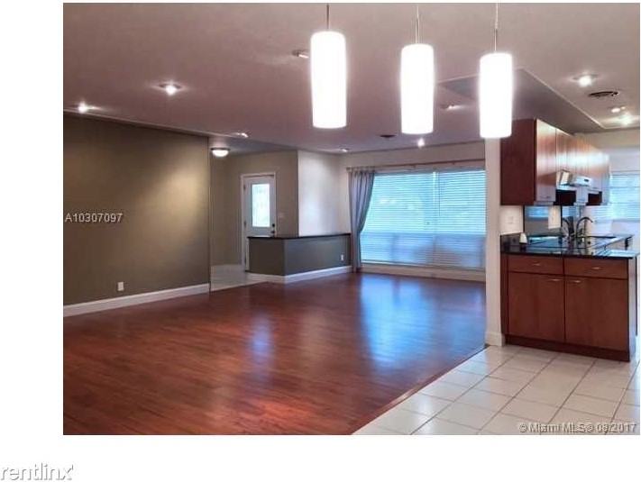 202 SW 59th Ave - Photo 2 of 10