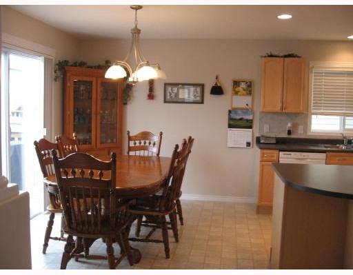 403 85 St SW - Photo 3 of 11