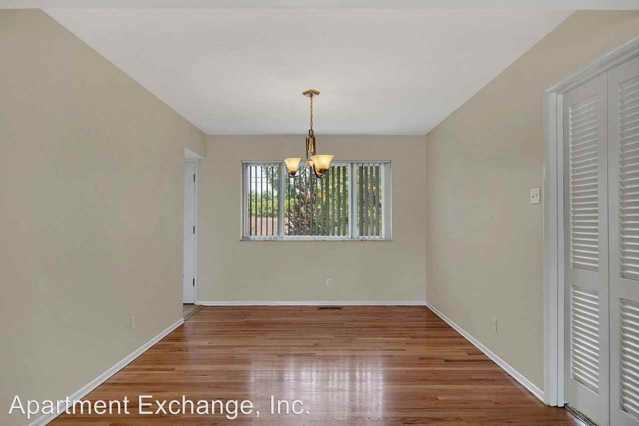 18 Kingsbrook Ln - Photo 2 of 14