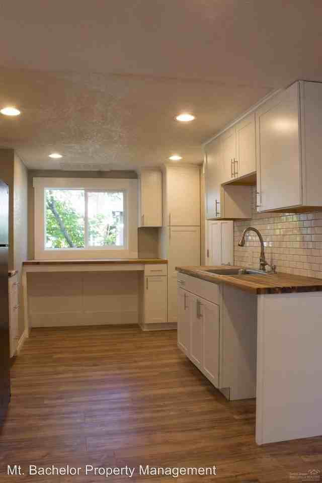 186 NE Juniper St - Photo 2 of 6