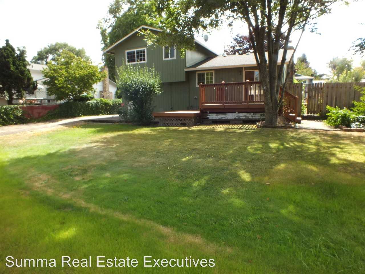 13355 Eastborne Dr - Photo 3 of 21