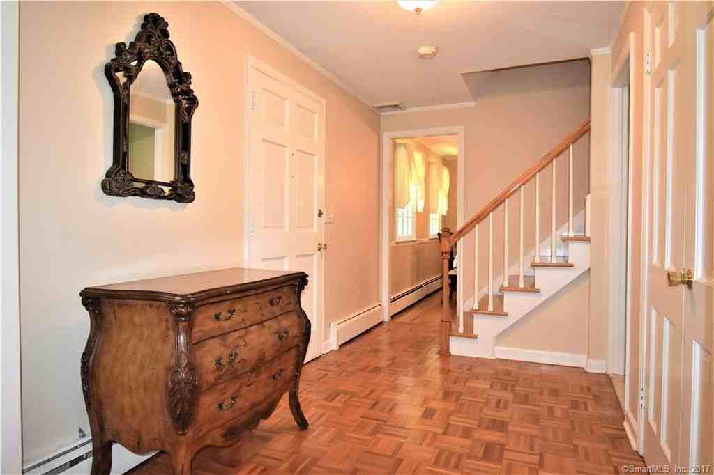 25 Shelter Rock Rd - Photo 2 of 33