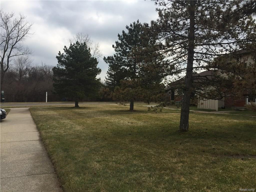 24967 Mayfair St - Photo 3 of 15