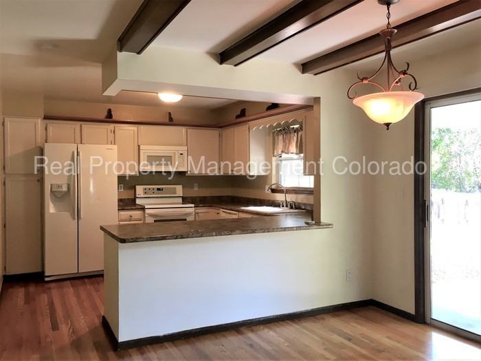 5210 S Flower St - Photo 2 of 9