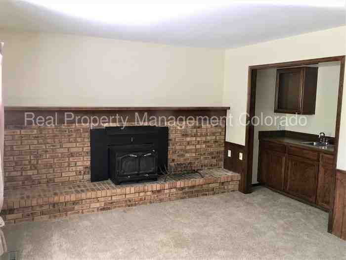 5210 S Flower St - Photo 3 of 9