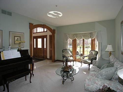 4780 Wellington Dr - Photo 3 of 8