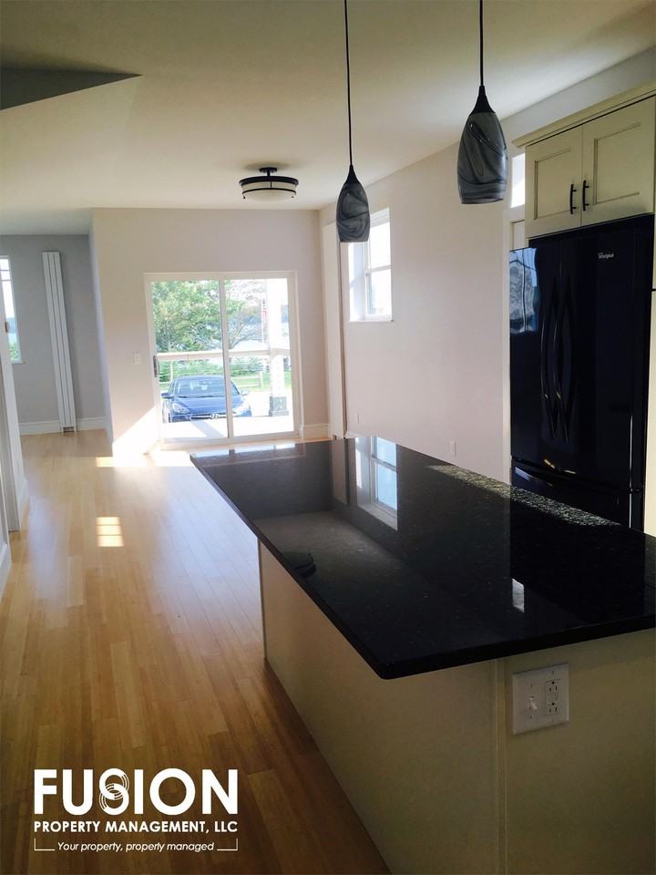 306 E Lakeshore Dr - Photo 3 of 11