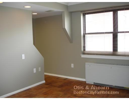 1 Hawthorne Pl - Photo 2 of 6
