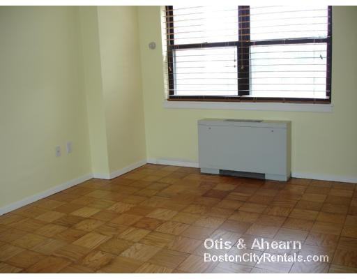 1 Hawthorne Pl - Photo 3 of 6