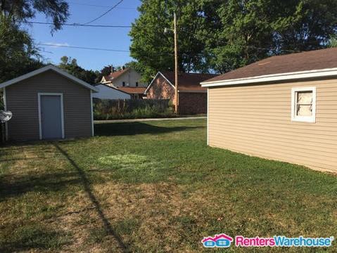 2928 E Walnut St - Photo 2 of 9