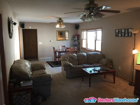 2928 E Walnut St - Photo 3 of 9