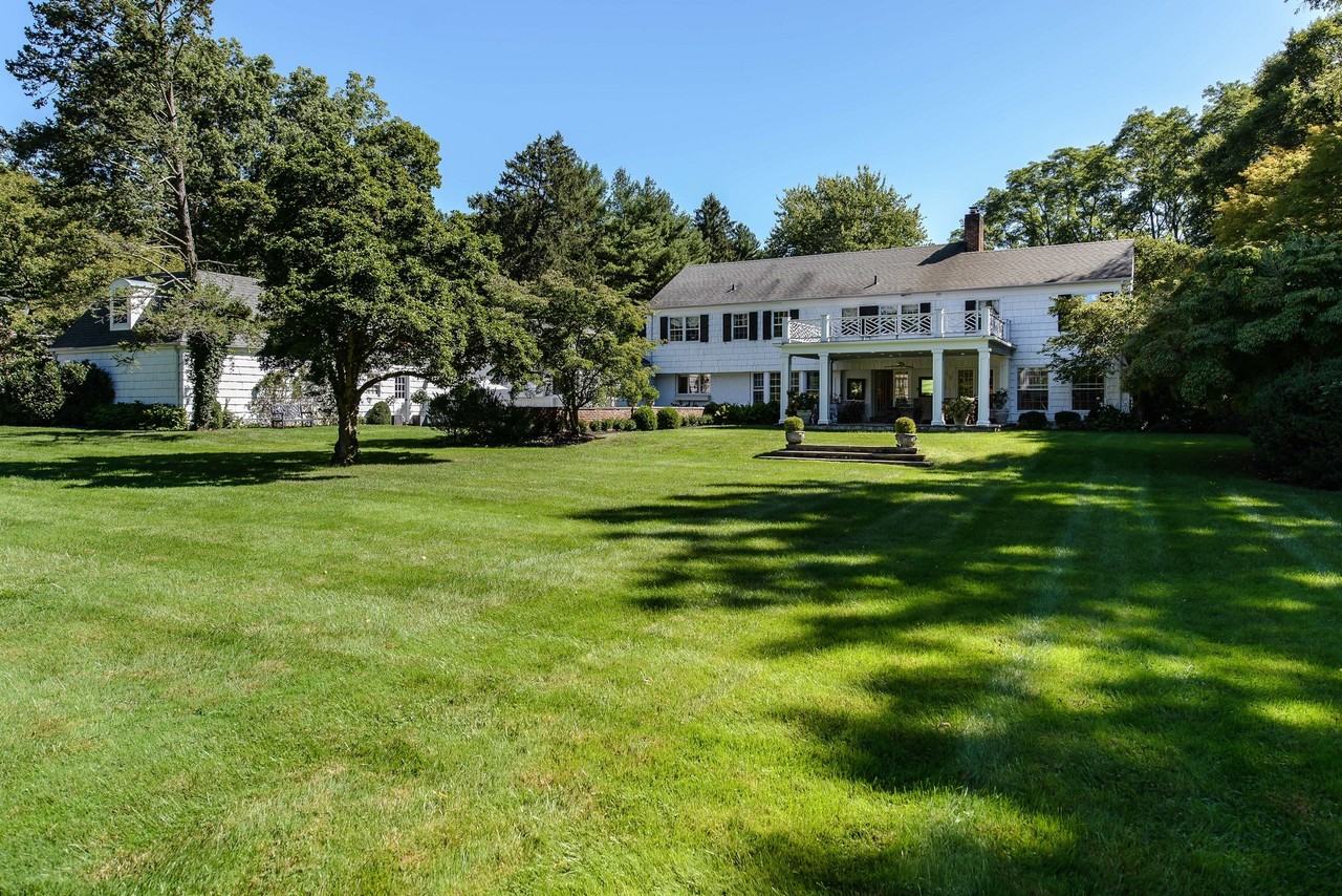 135 Skunks Misery Rd - Photo 3 of 20