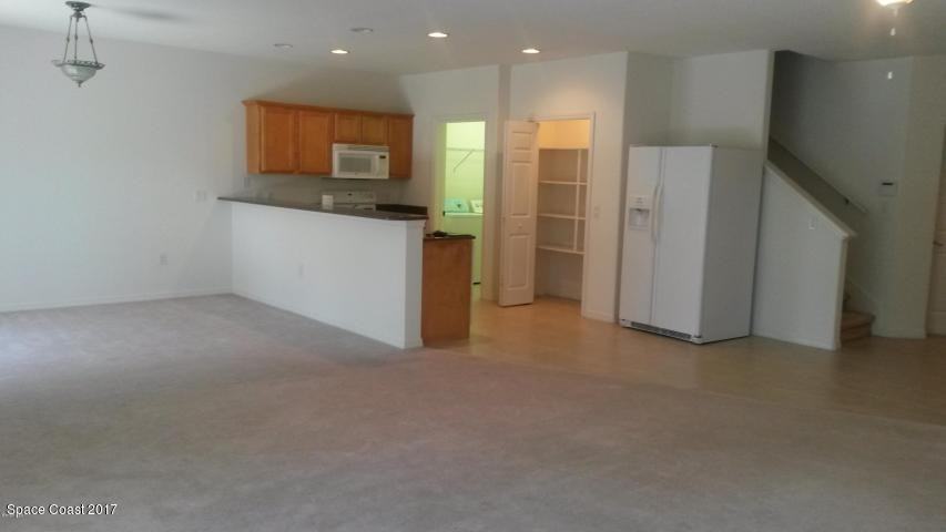 121 Majestic Bay Ave - Photo 2 of 13