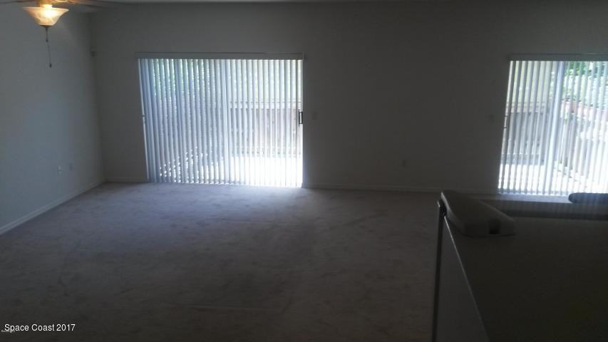 121 Majestic Bay Ave - Photo 3 of 13