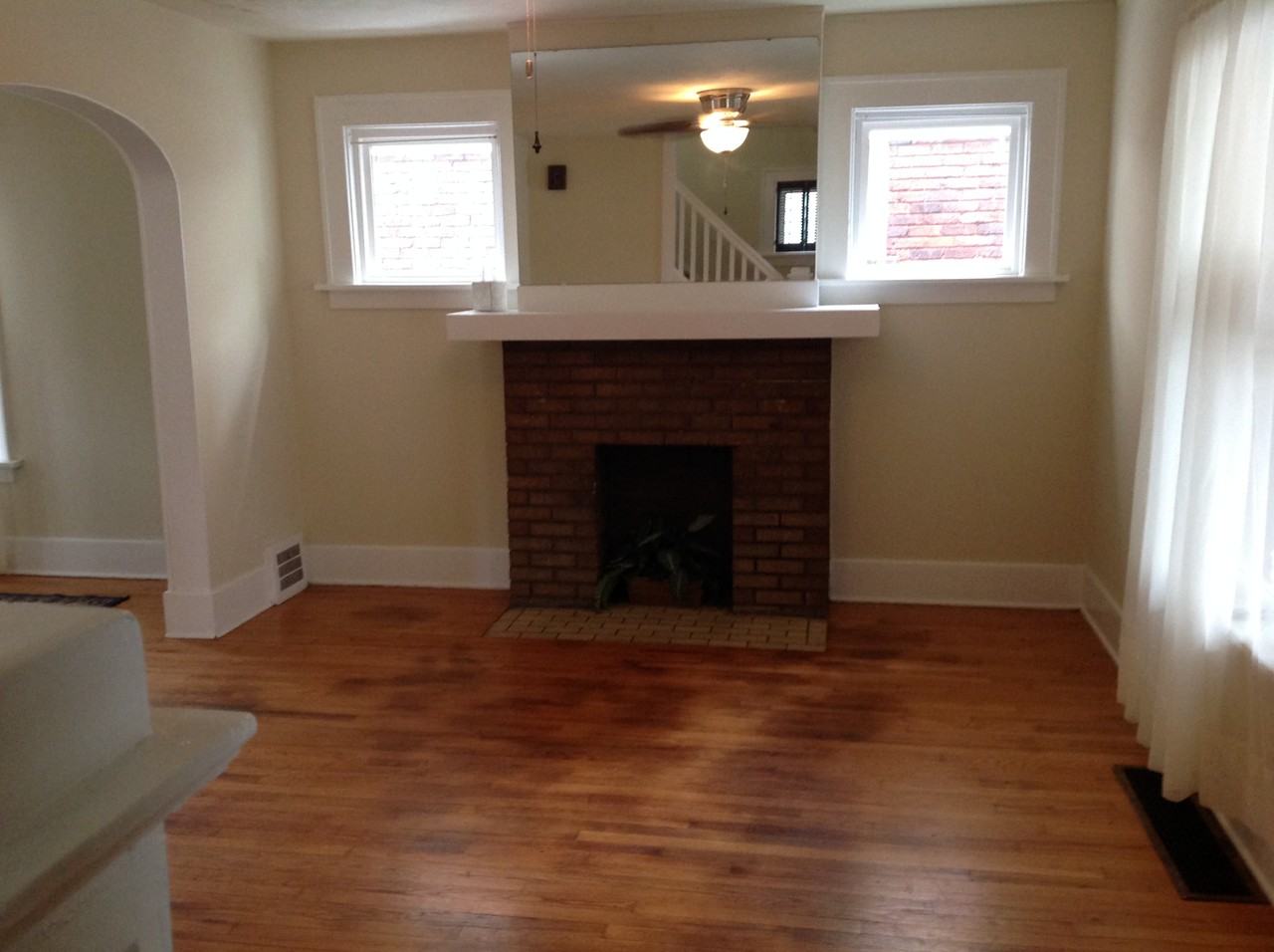 1036 W 27th St - Photo 3 of 12