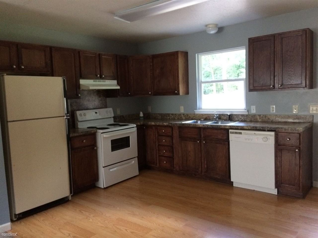 1955 Lilac St - Photo 2 of 12