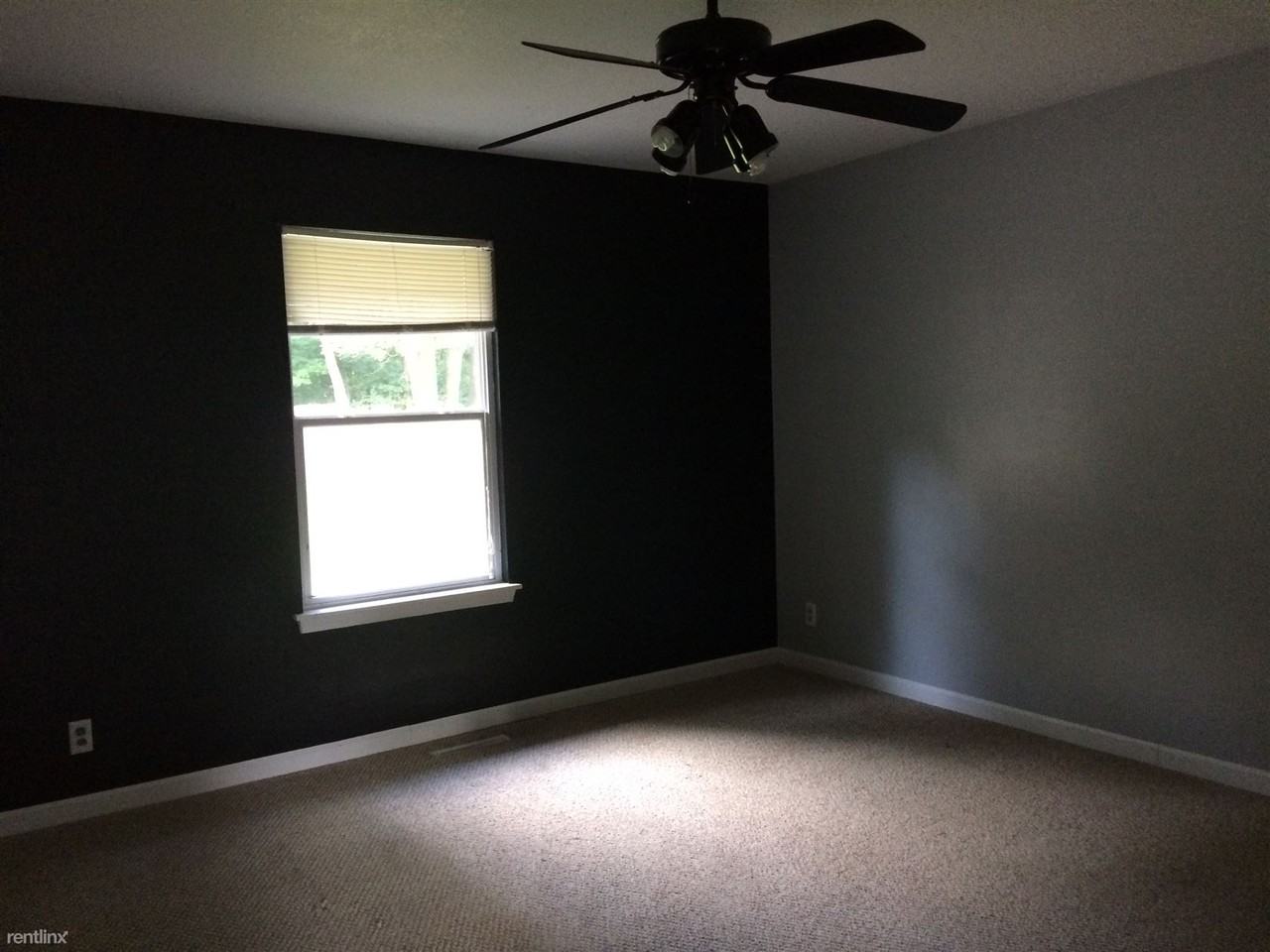 1955 Lilac St - Photo 3 of 12