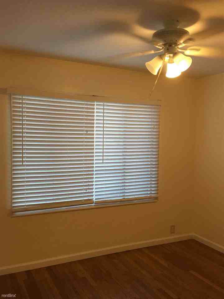 382 Bristol Blvd - Photo 3 of 5