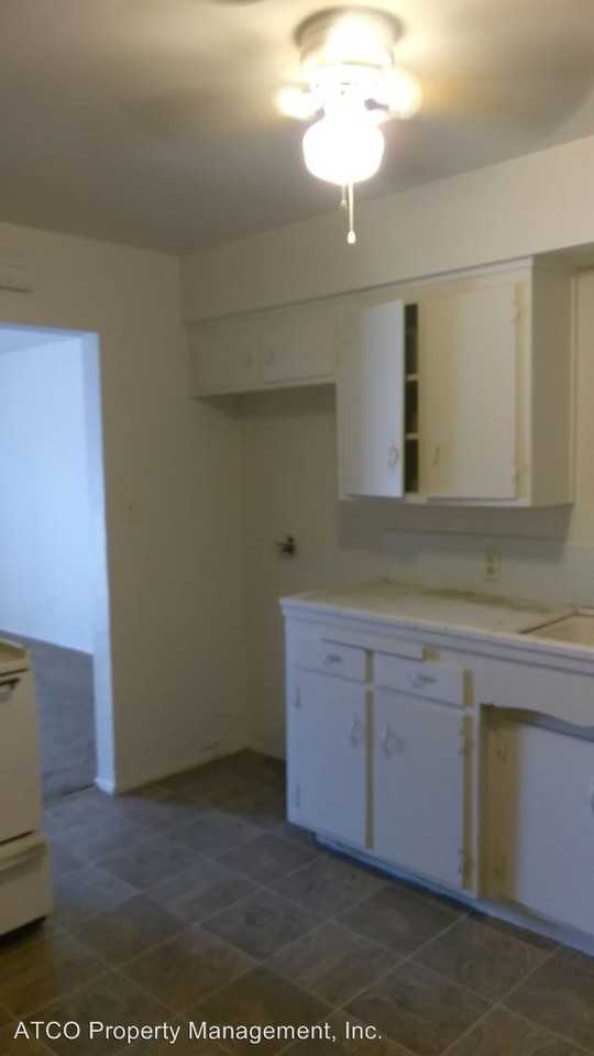 121 E. HARDING & WISTERIA Apartments 121 Wisteria St, Oildale, CA