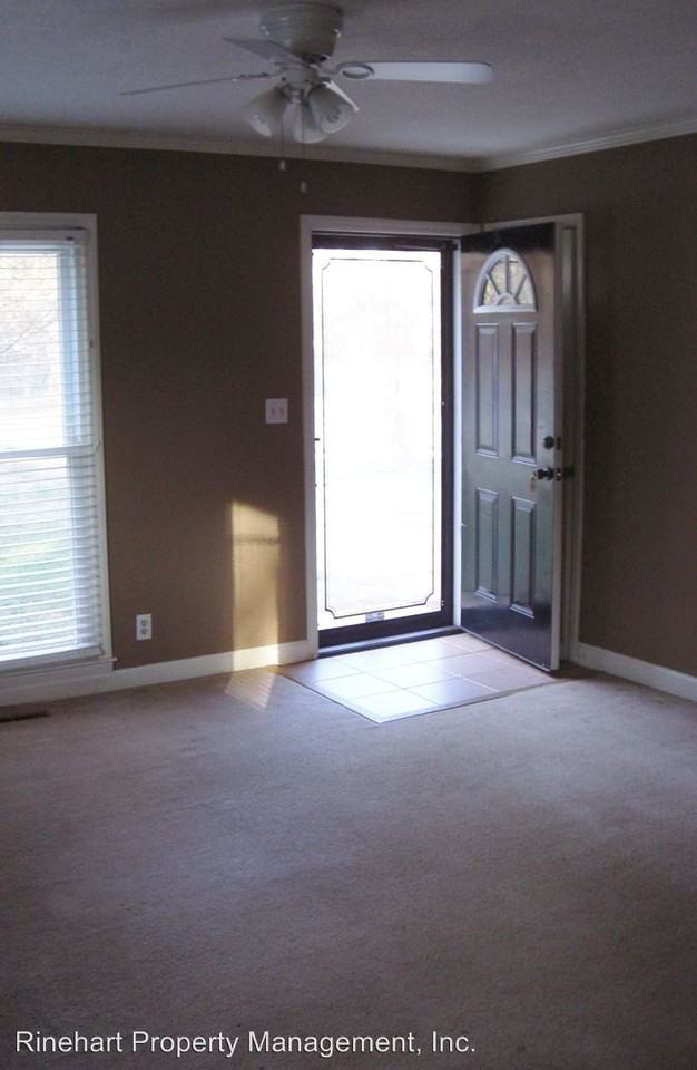 1033 Eastwood Dr - Photo 2 of 8