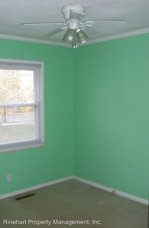 1033 Eastwood Dr - Photo 3 of 8