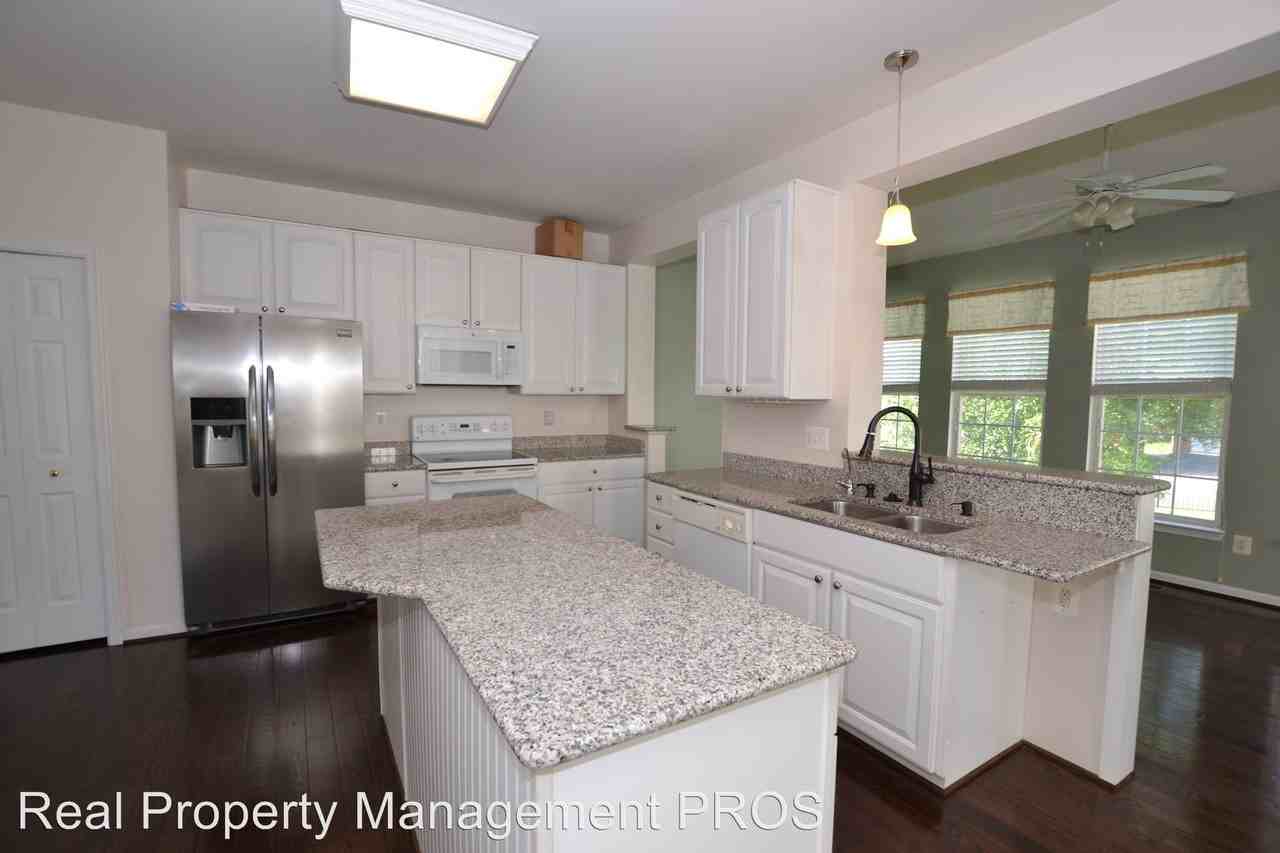 18024 Densworth Mews - Photo 2 of 31