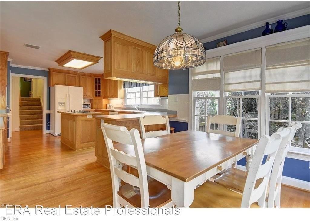 218 Tree Fern Dr - Photo 3 of 4