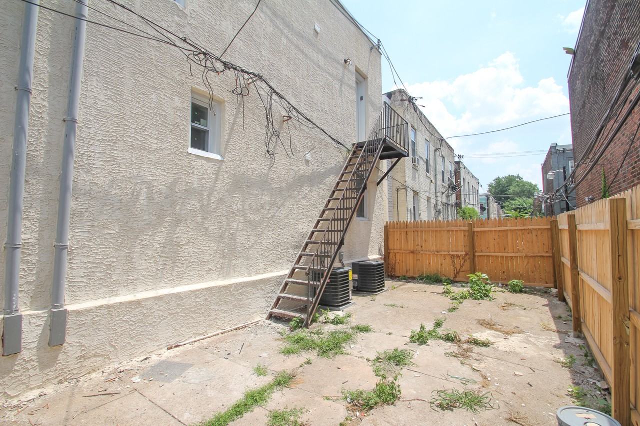 1000-1002 S 52nd St - Photo 2 of 19