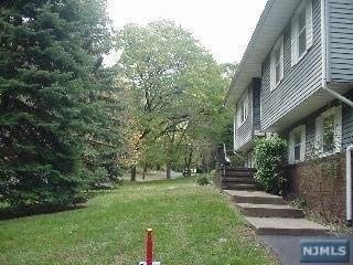 255 Hillcrest Rd - Photo 2 of 14