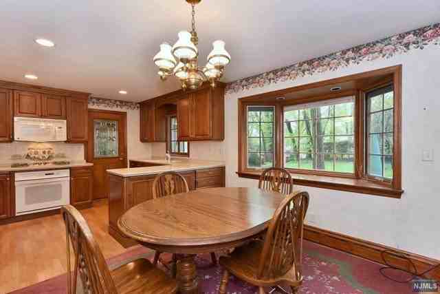 241 Eastview Terrace - Photo 3 of 16