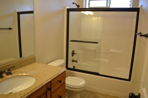555 NW Polk Ave - Photo 2 of 12
