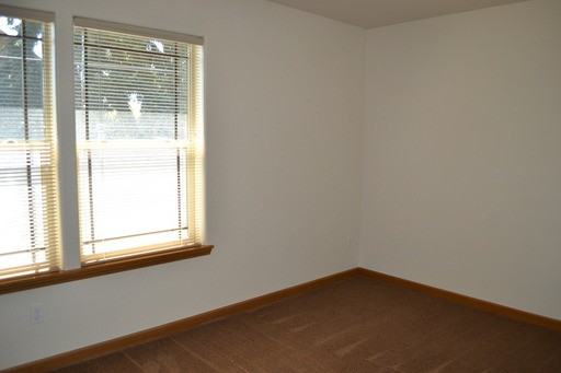 555 NW Polk Ave - Photo 3 of 12