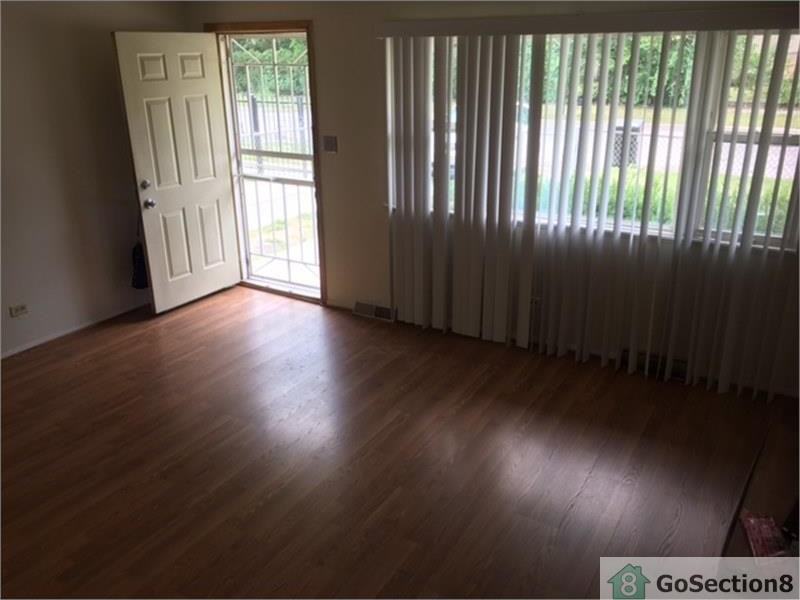 13271 S Eberhart Ave - Photo 3 of 7