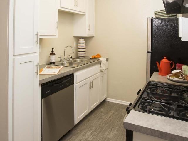 940 Fullerton Rd - Photo 3 of 10